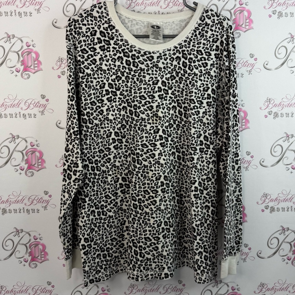 Athletic Works cheetah print Black and White Animal Print Long Sleeve Top